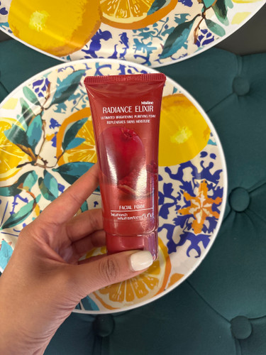 فوم شوینده و روشنکننده صورت Mistine | مدل Radiance Elixir