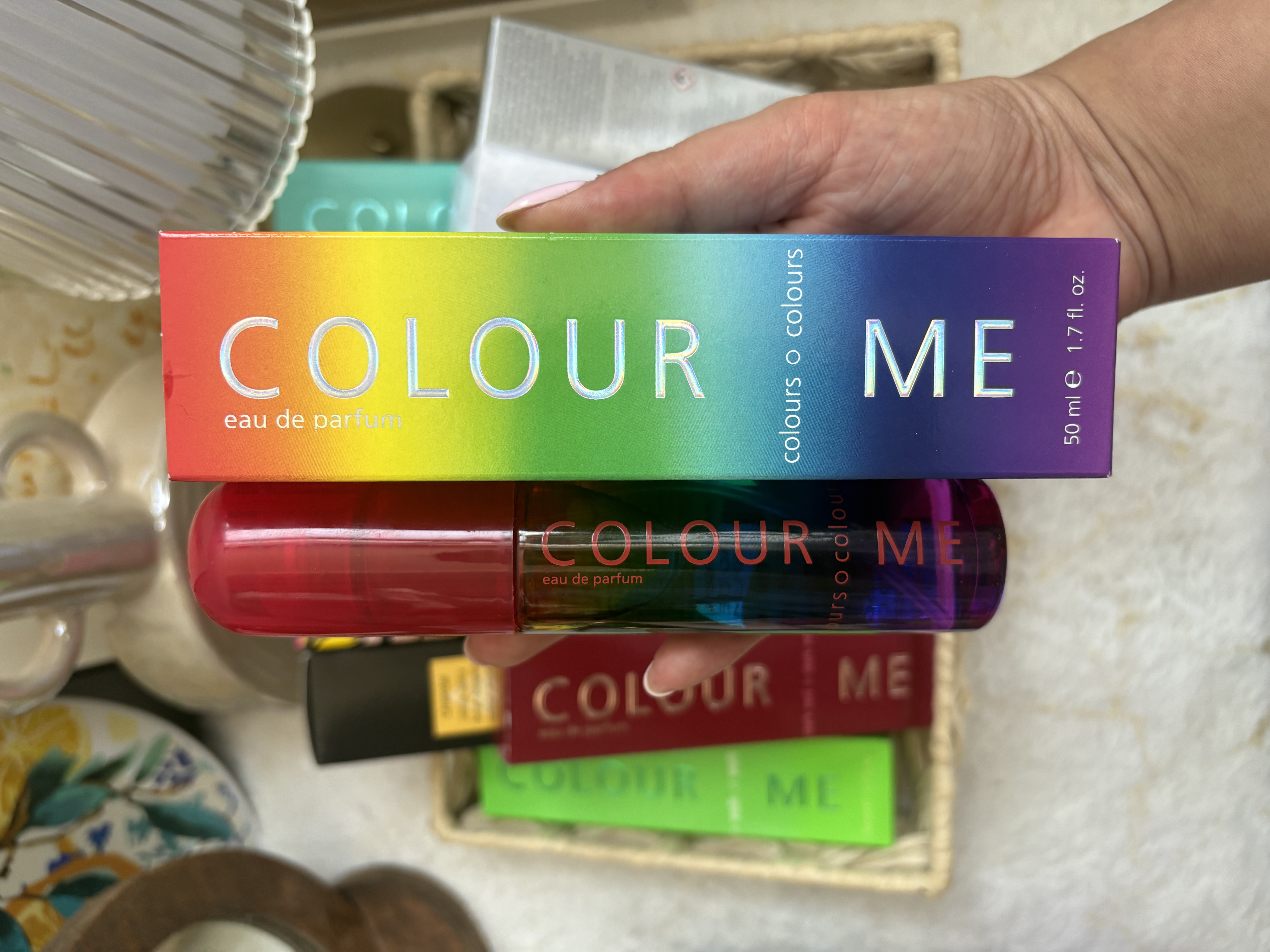 عطر و ادکلن زنانه و مردانه کالر می دارک رد برند میلتون لوید ( MILTON LLOYD - COLOUR ME DARK RED )