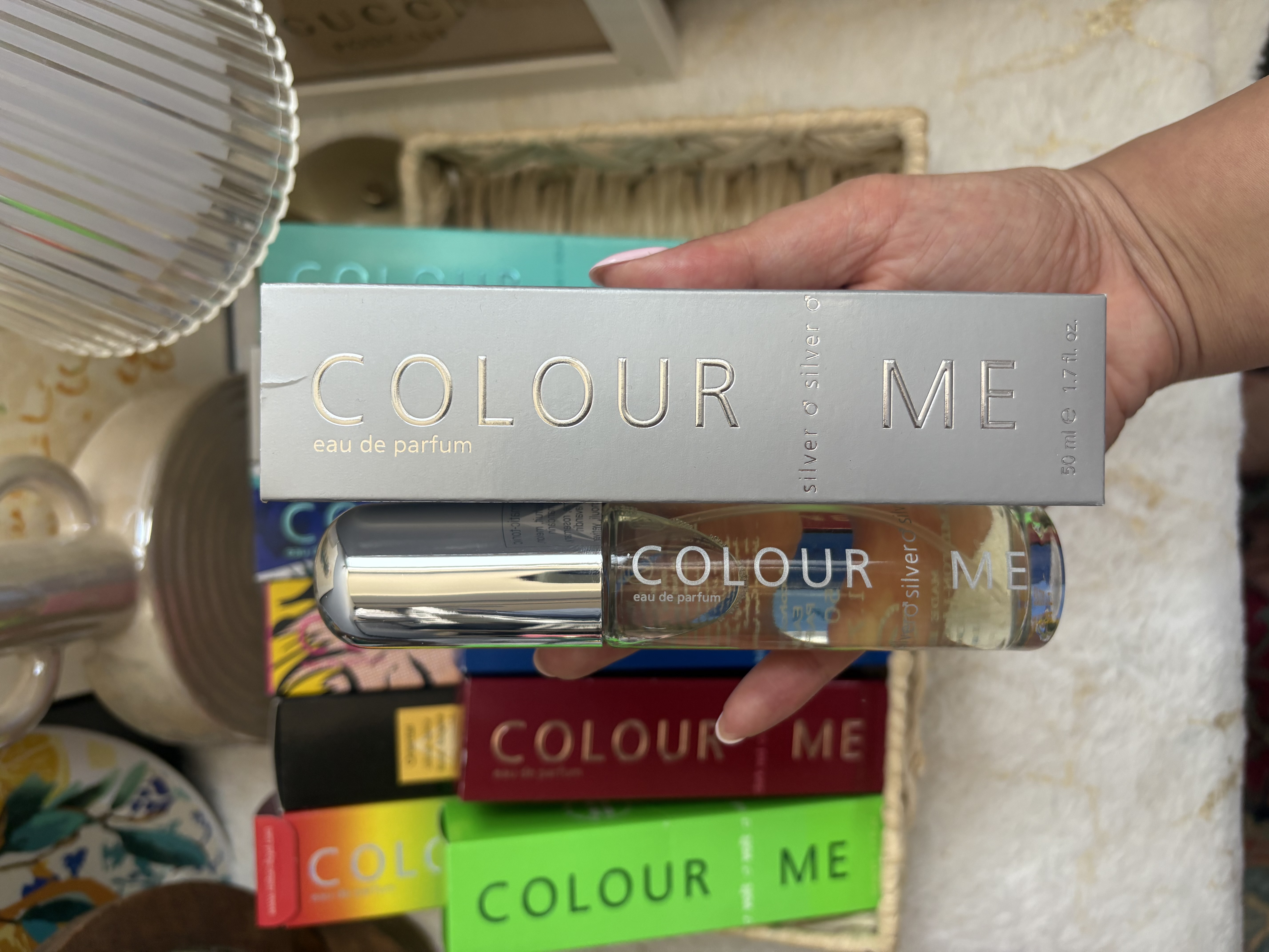 عطر و ادکلن زنانه و مردانه کالر می دارک رد برند میلتون لوید ( MILTON LLOYD - COLOUR ME DARK RED )