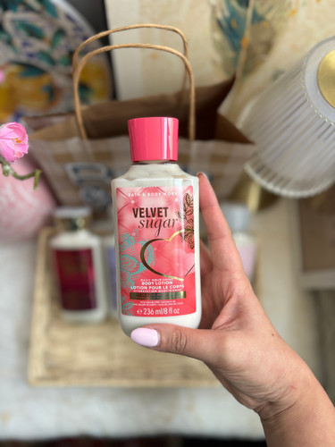 لوسیون بدن بث اند بادی ورکس رایحه Velvet Sugar
