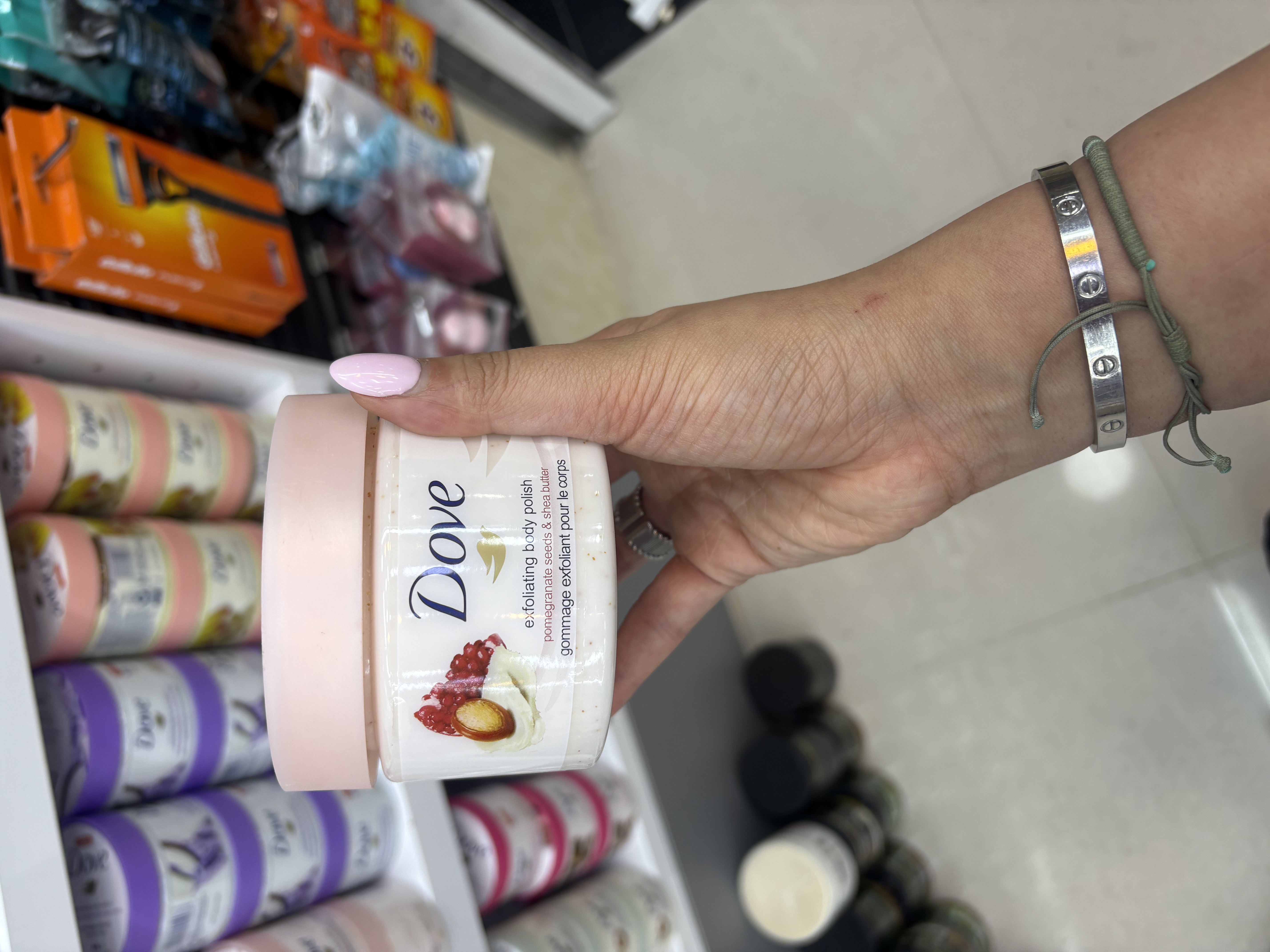 اسکراب و بدن داوو رایحه انار 298 گرم