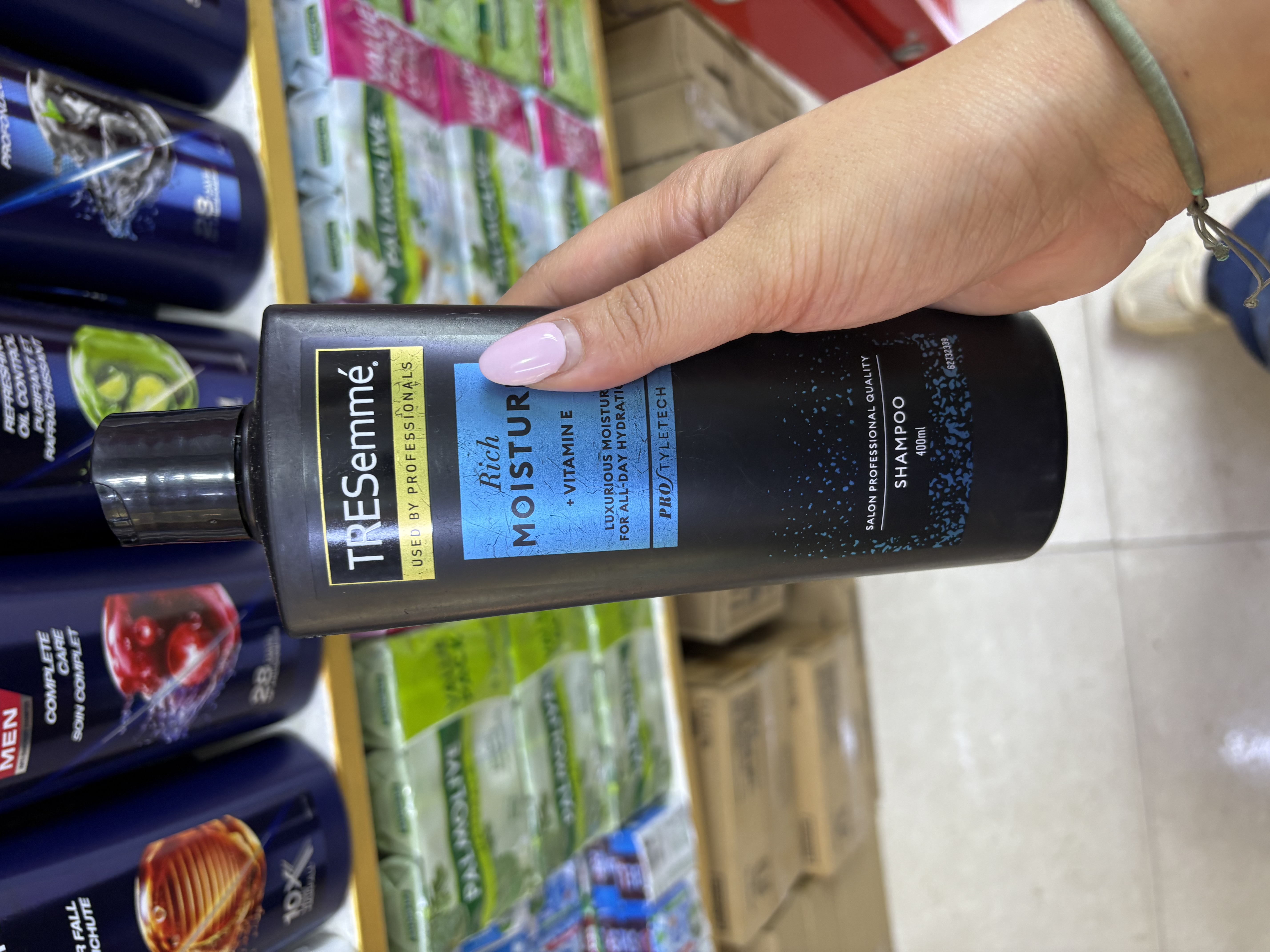 شامپو آبرسان TRESemmé Rich Moisture + Vitamin E - حجم۴۰۰میل