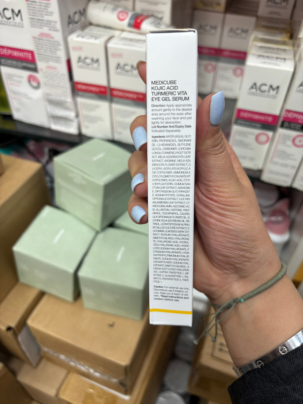 سرم ژلی دور چشم کوجیک اسید و زرد چوبه مدیکیوب Medicube Kojic Acid Turmeric Vita Eye