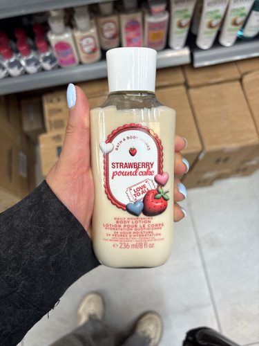 لوسیون بدن بث اند بادی ورکس strawberry pound cake