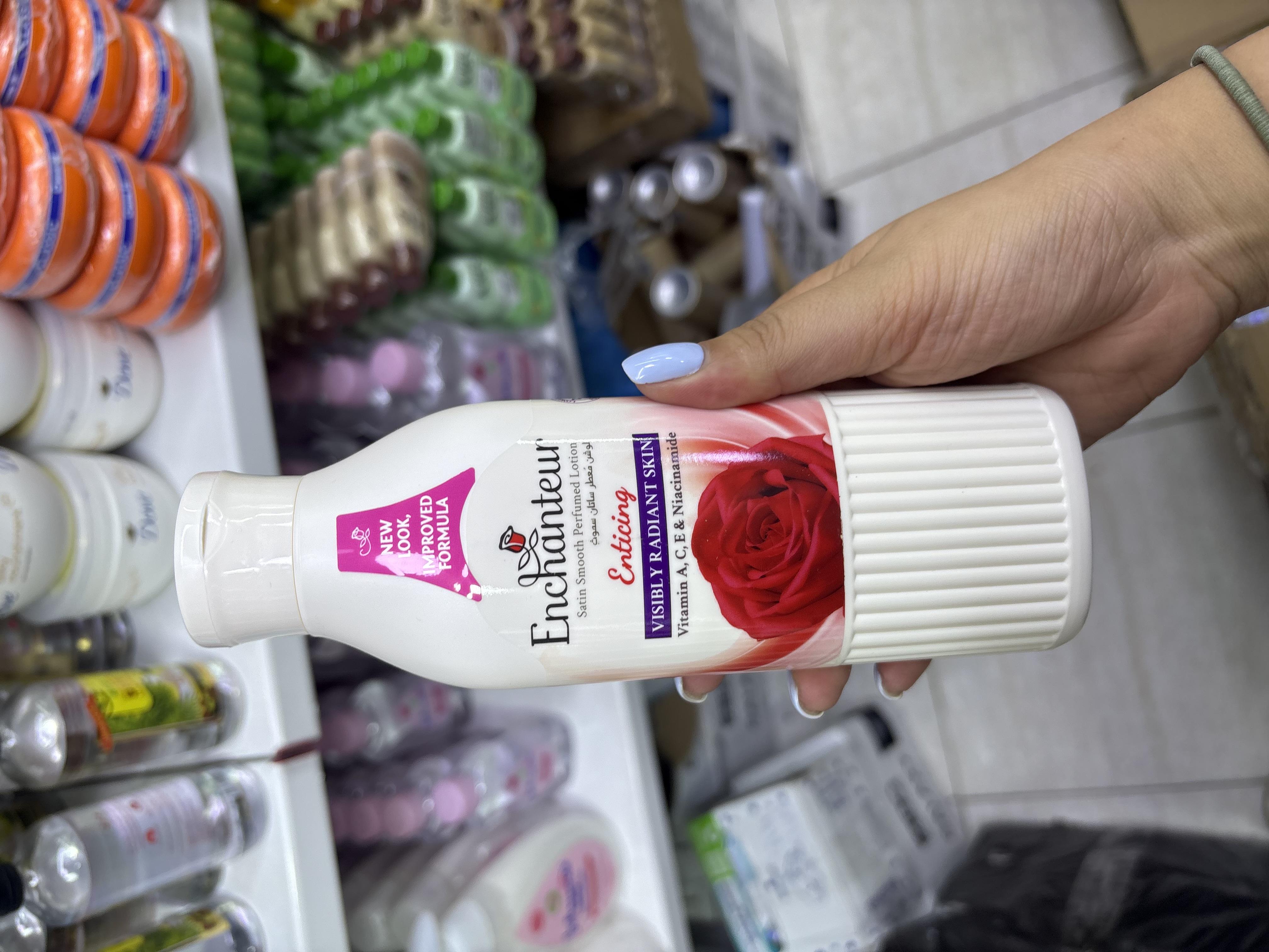 لوسیون بدن عطری انشانتر مدل رز عود آمور 250 میل | Enchanteur Rose Oud Amourرنگ قرمز