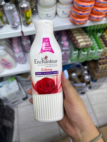 لوسیون بدن عطری انشانتر مدل رز عود آمور 250 میل | Enchanteur Rose Oud Amourرنگ قرمز