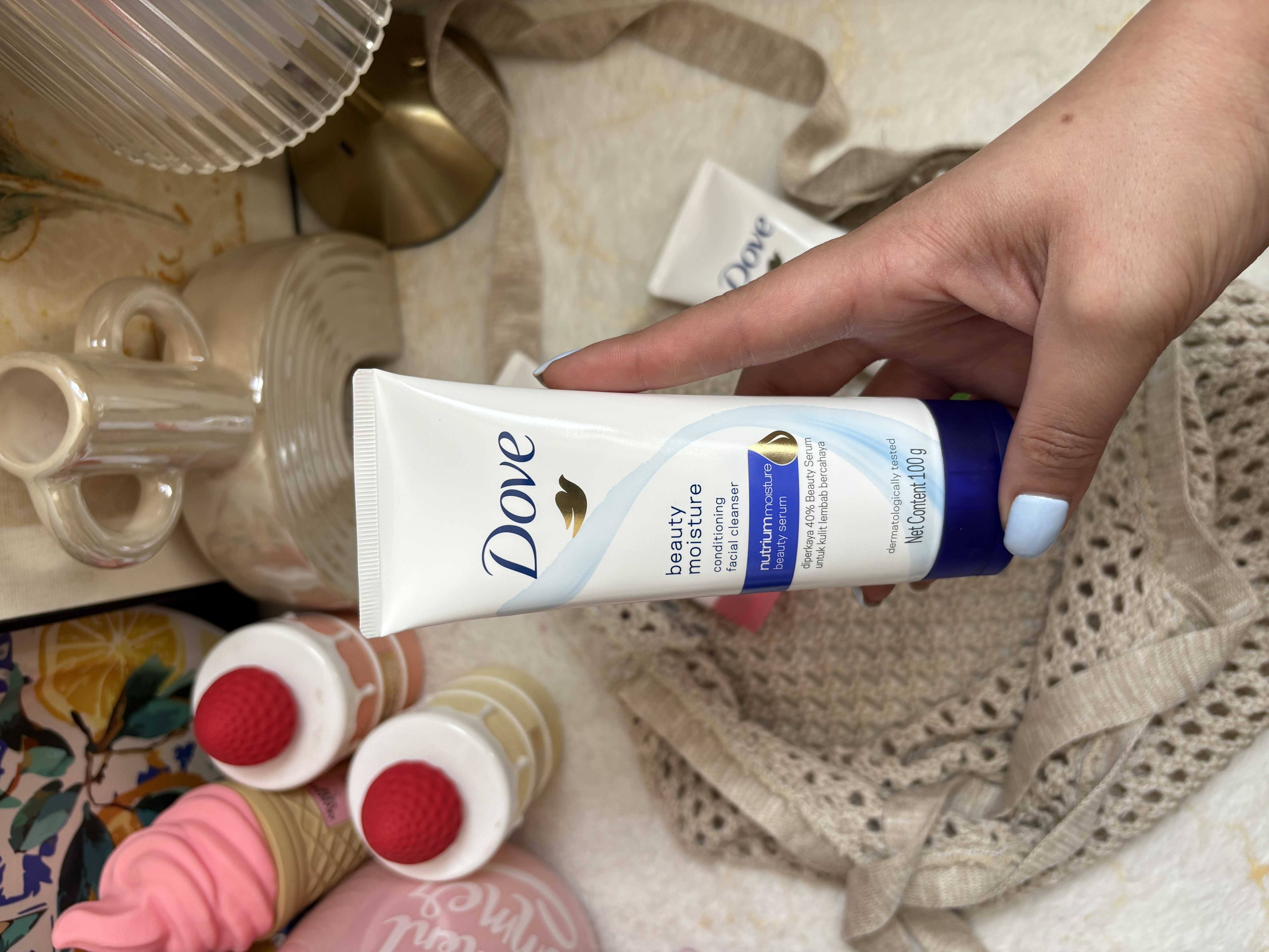 فوم پاک کننده صورت و رطوبت رسان داو Dove Beauty Moisture وزن 100 گرم