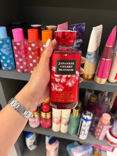 شامپو بدن بث اند بادی مدل Japanese Cherry Blossom